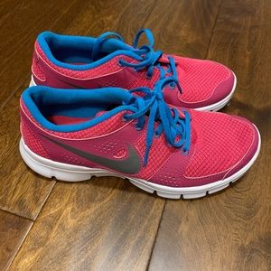 Nike shoes! Size 8.5